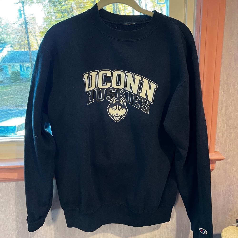 Uconn Champion crew neck sweatshirt, Small